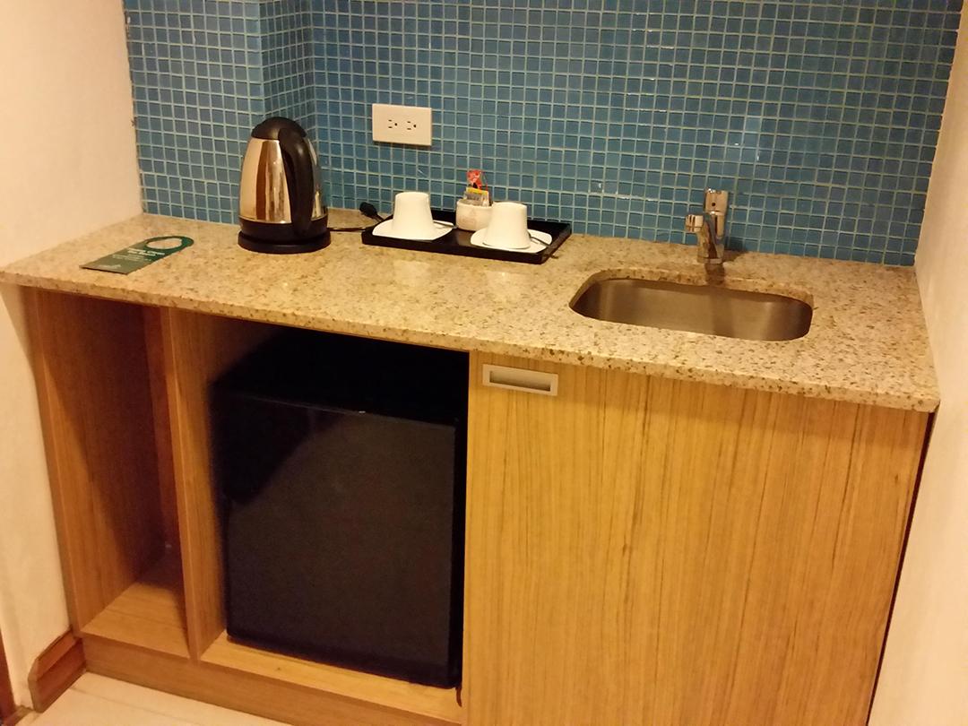 Crown Regency Courtyard Resort Balabag  Extérieur photo