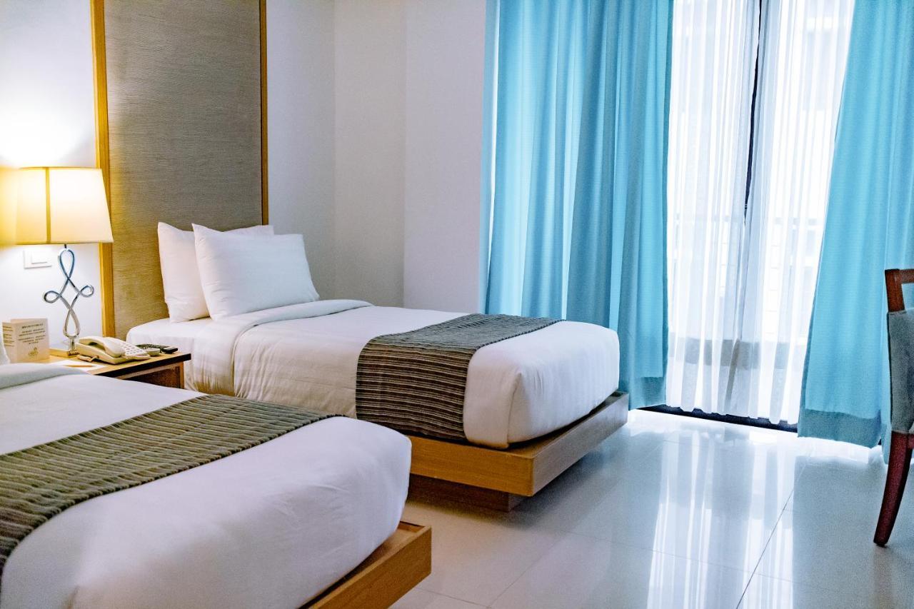 Crown Regency Courtyard Resort Balabag  Extérieur photo