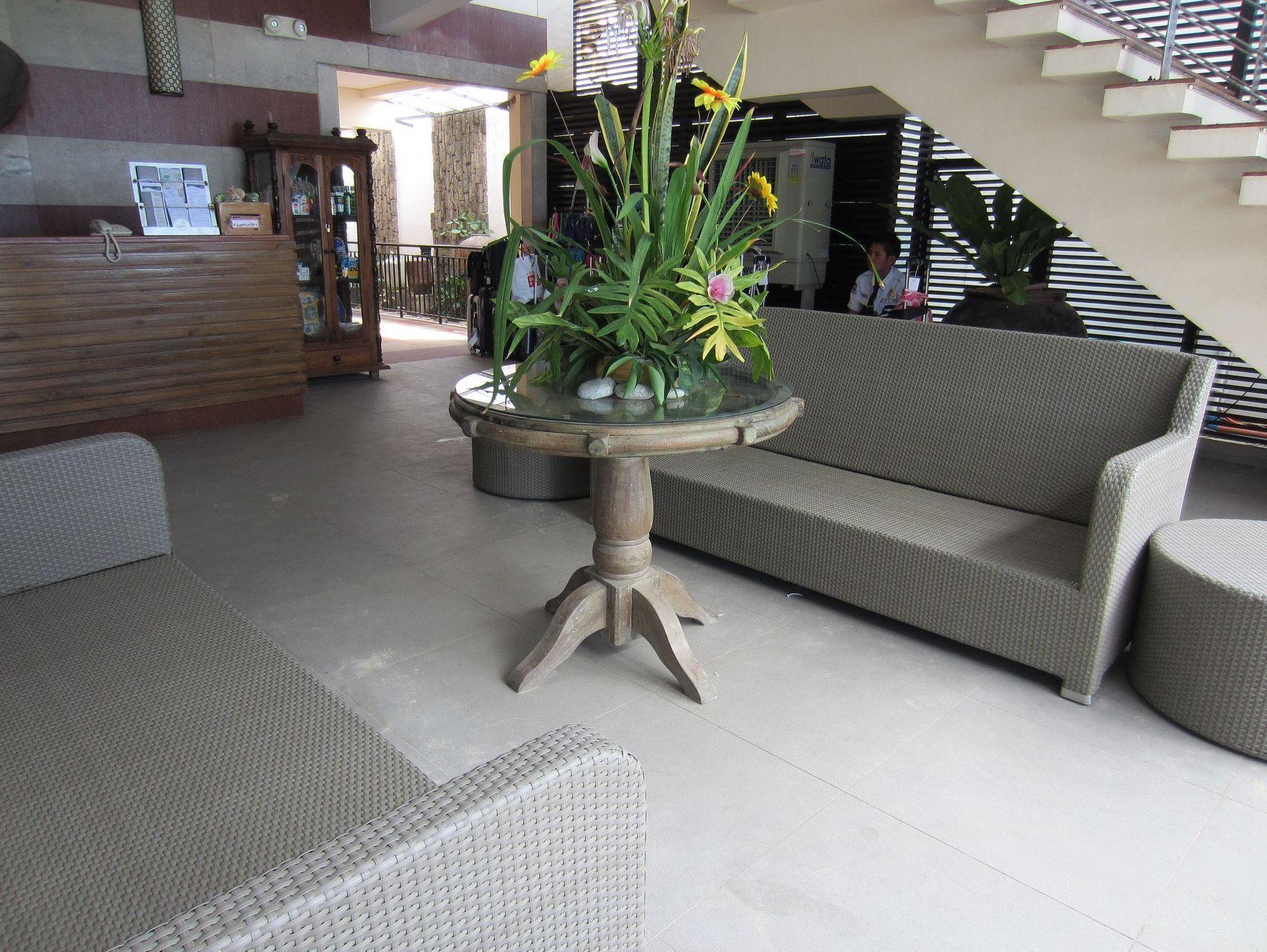 Crown Regency Courtyard Resort Balabag  Extérieur photo