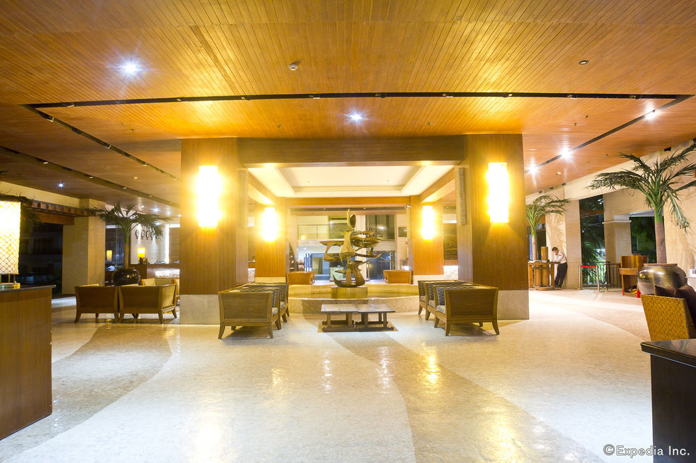 Crown Regency Courtyard Resort Balabag  Extérieur photo