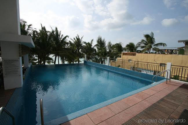 Crown Regency Courtyard Resort Balabag  Extérieur photo