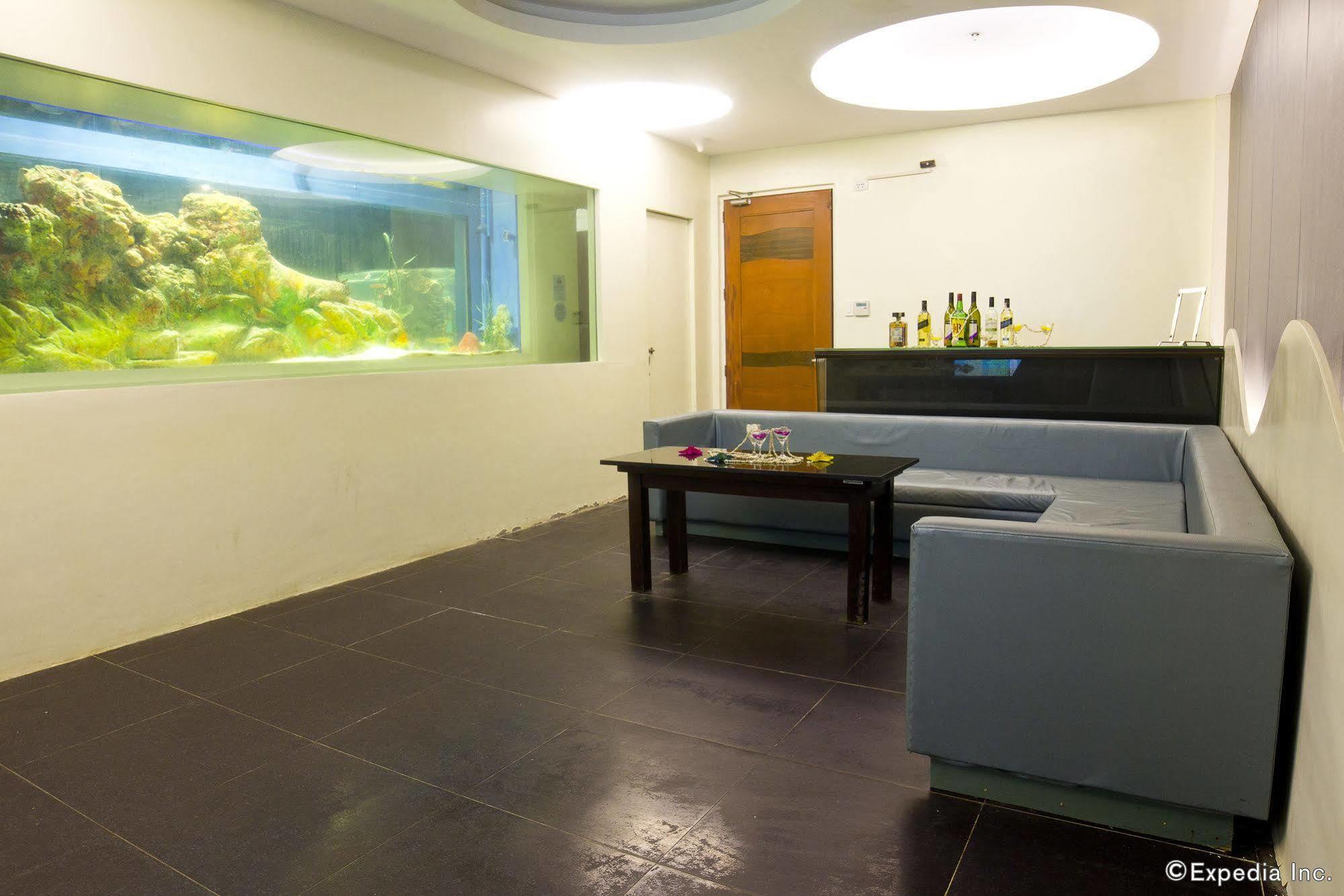 Crown Regency Courtyard Resort Balabag  Extérieur photo