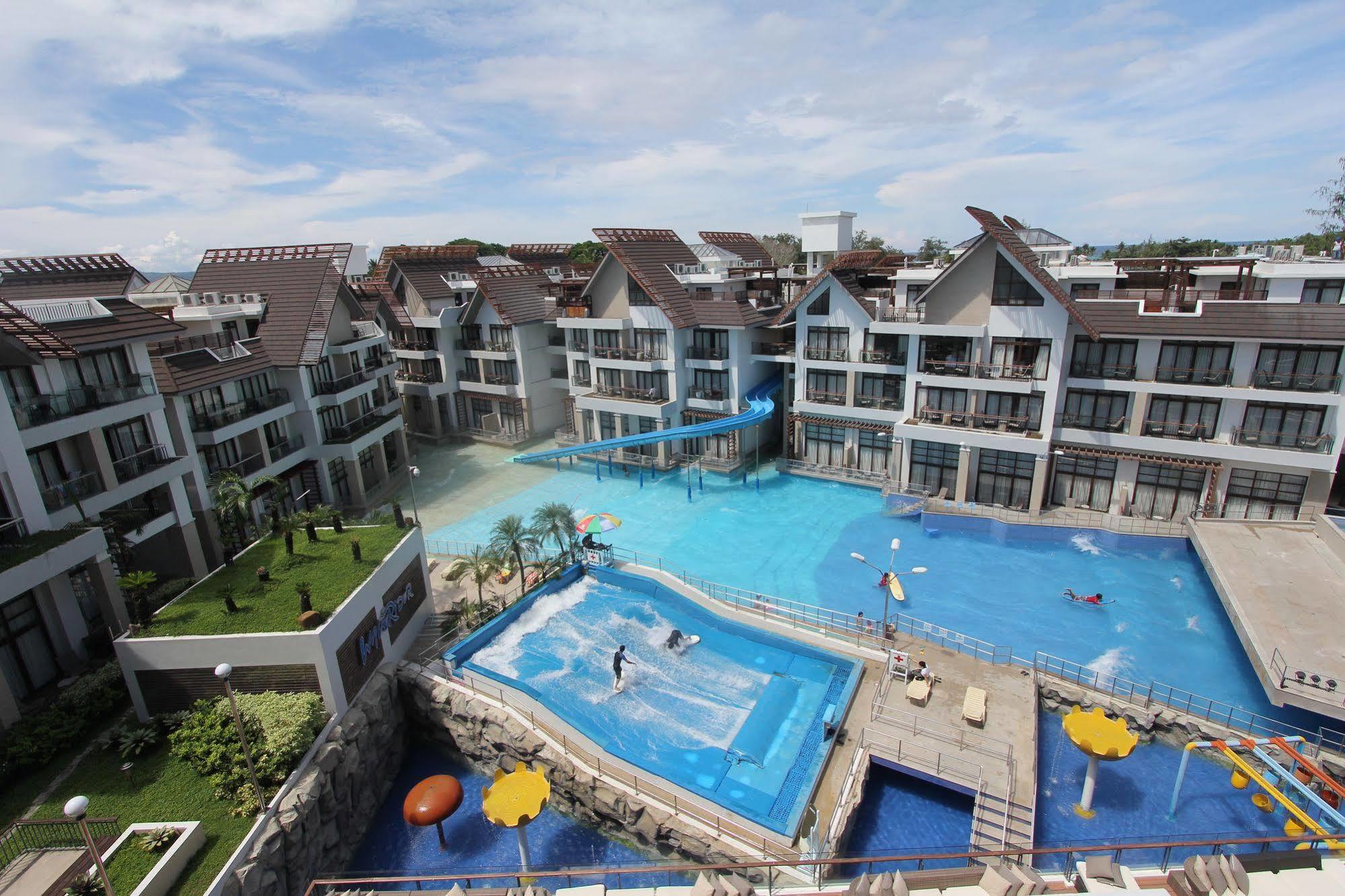 Crown Regency Courtyard Resort Balabag  Extérieur photo